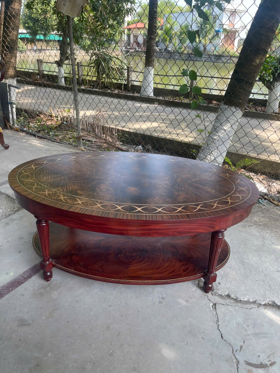 ban-tra-co-dien-louis-16-hinh-oval